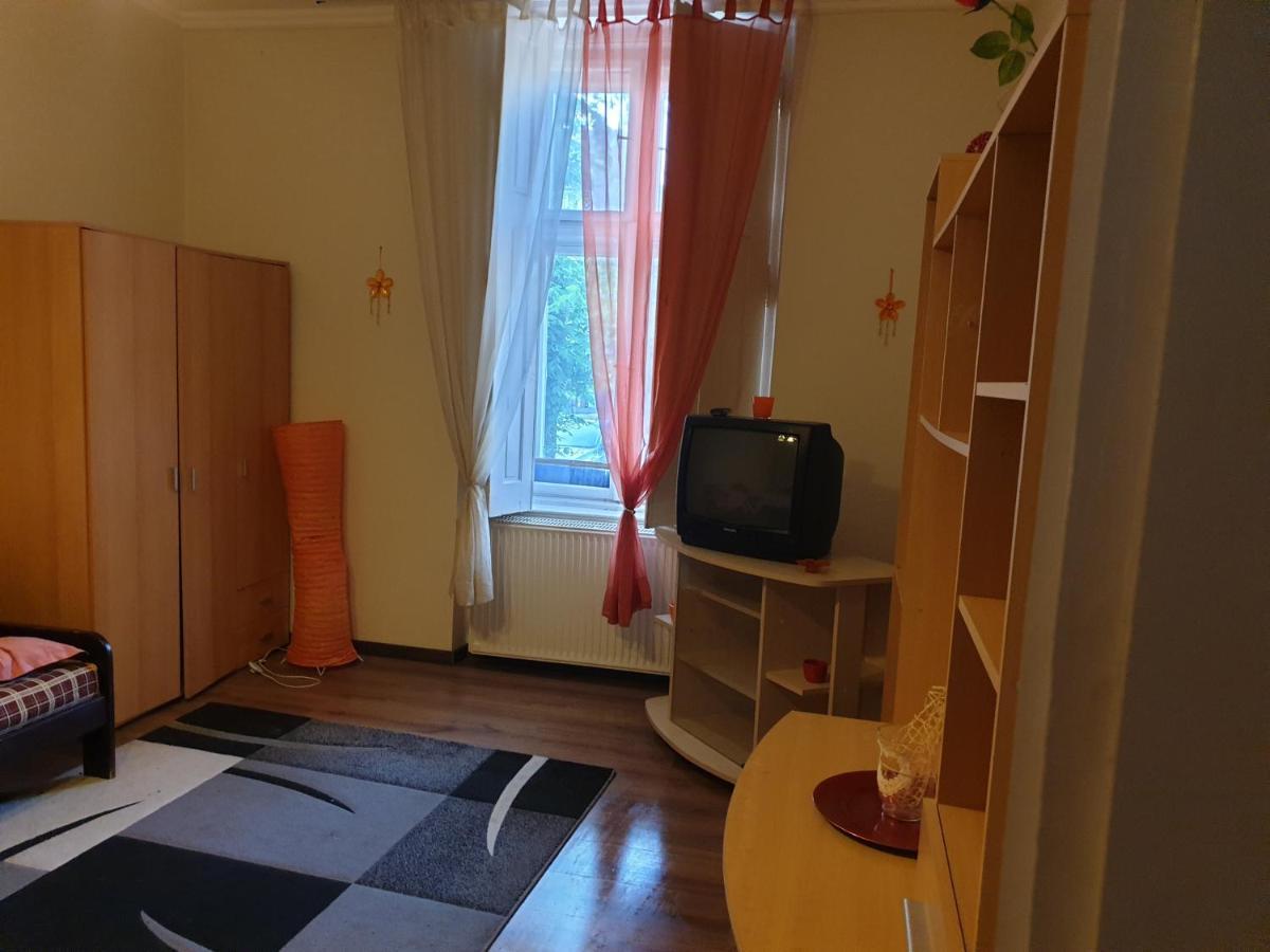 Izisz Debrecen Exteriör bild